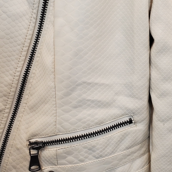 COPY - GUESS SNAKESKIN VEGAN CREME MOTO JACKET, SZ LRG - Picture 8 of 13